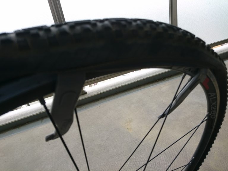 自転車 簡単 に パンク させる 方法